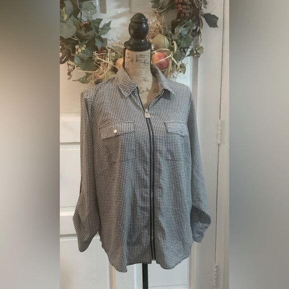 Michael Kors dressy blouse . Size 0X . Black and white , zip front , roll sleeve - Picture 1 of 7